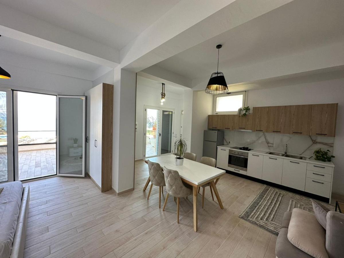 Perla Luxury Apartment - Private Patio & Parking Vlorë Eksteriør bilde