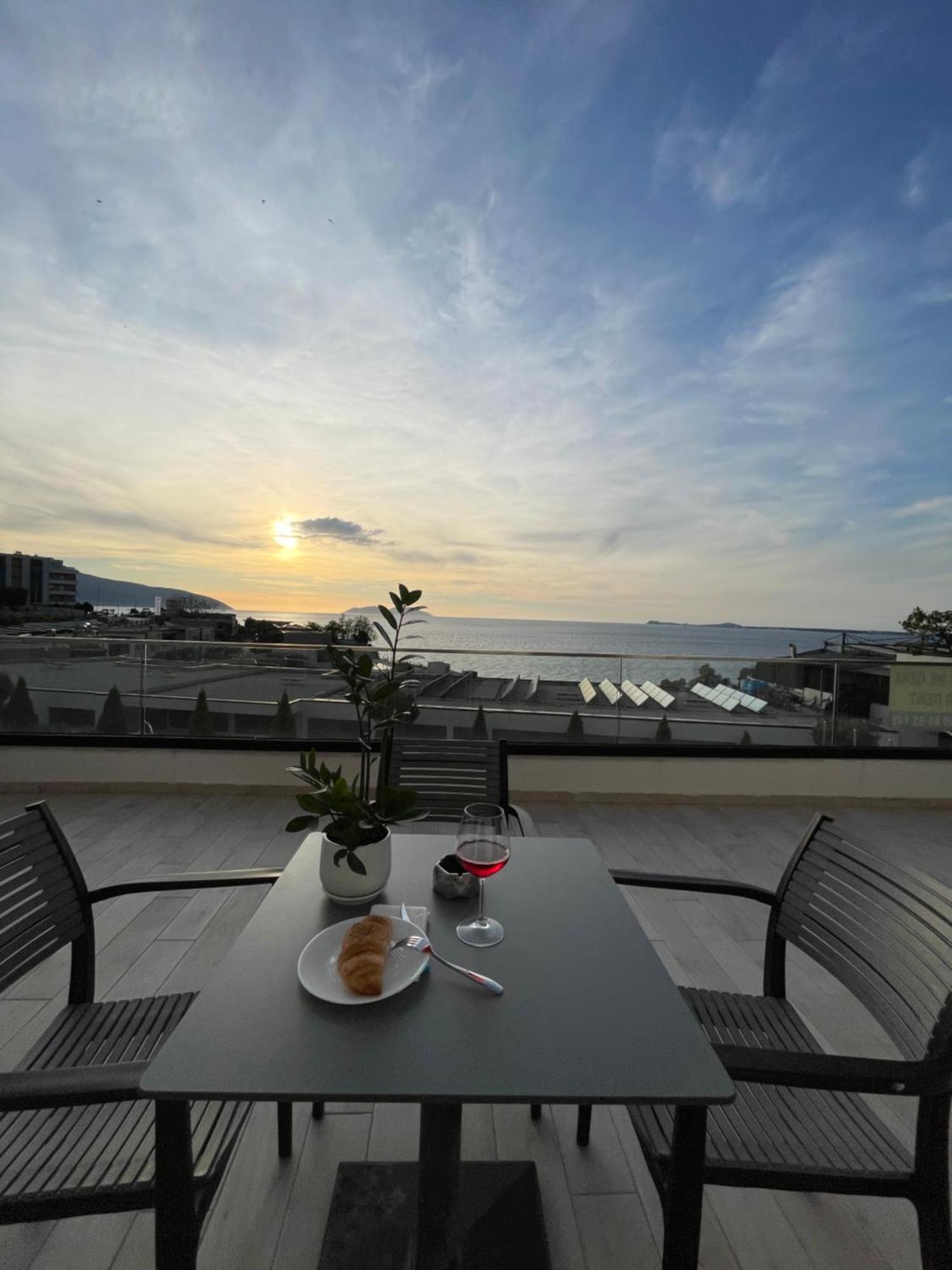 Perla Luxury Apartment - Private Patio & Parking Vlorë Eksteriør bilde